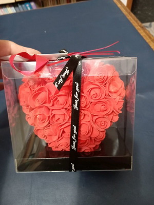 Gift box with heart-shaped rose like new