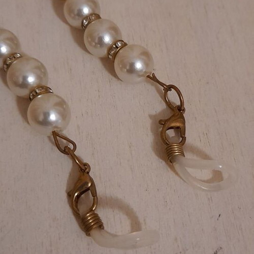 Glasses Chain with Pearls and Adjustable Silicone Bands, Gold and White