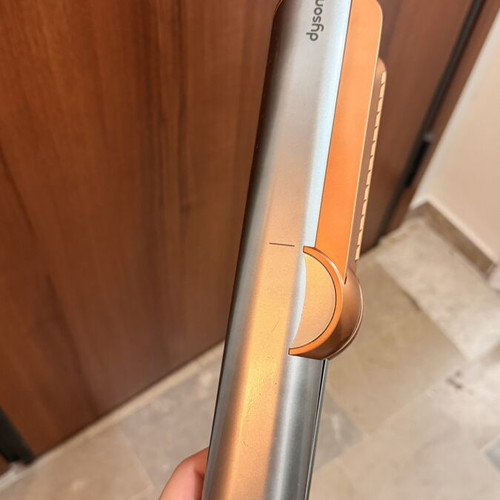 Dyson Airsrait hair straightener like new