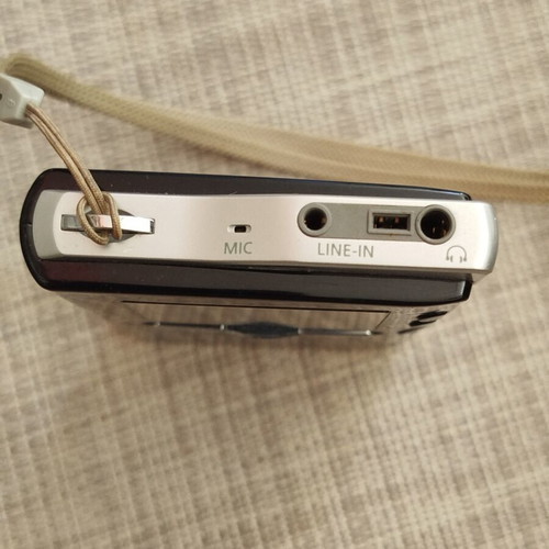Samsung YH-J70 MP3 Player vintage used for parts or repair