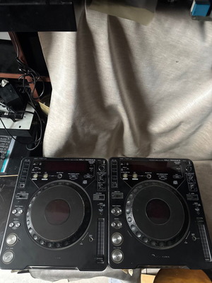Pioneer CDJ-1000MK2 Professional DJ Players pair like new