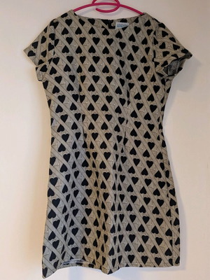 Compañía Fantástica φόρεμα M σαν καινούργιο, μπεζ/μαύρο με καρδιές