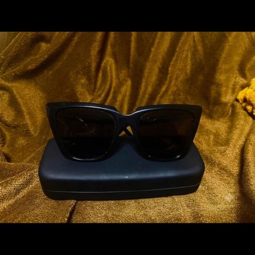 Sunglasses used Cat-Eye oversized polarized lenses with case and chain