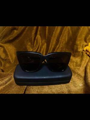 Sunglasses used Cat-Eye oversized polarized lenses with case and chain