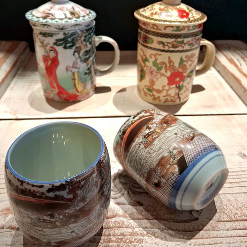 Vintage Chinese porcelain set new with collectible cups and filter