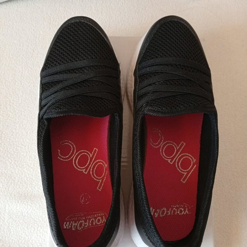 Slip-on athletic shoes bpc like new, size 37, black and white