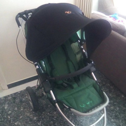 Quinny Speedy stroller like new with hood and safety features