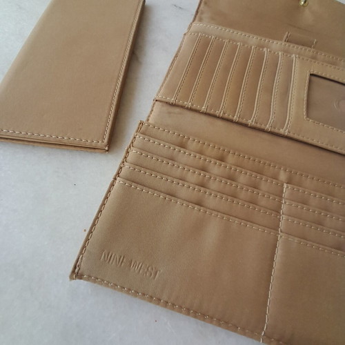 Nine West wallet like new, beige and brown