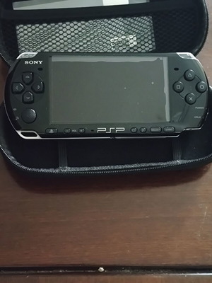 PSP 3004 black handheld console with 200 built-in games