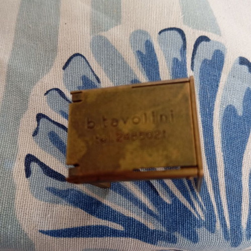 Brass thread or typographic counter with loupe