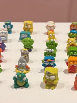 Trash Pack figures like new, pack of 60