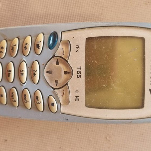 Ericsson T65 used collectible mobile phone from 2000 without charger