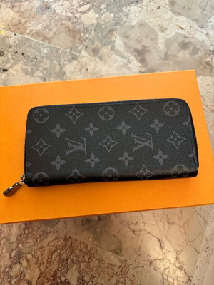 Louis Vuitton Wallet used, black unisex
