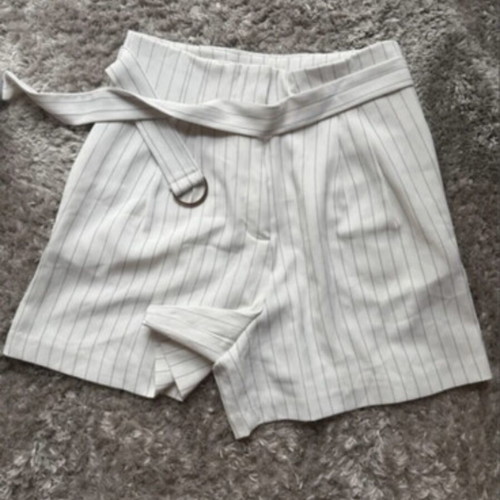 Pink Woman shorts like new with belt, size S 36 8, white
