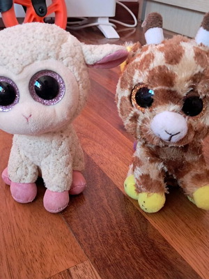 Stuffed animals pack of two like new
