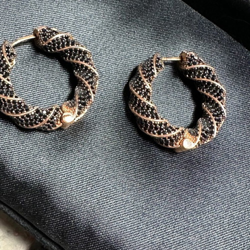 Earrings like new, black and gold