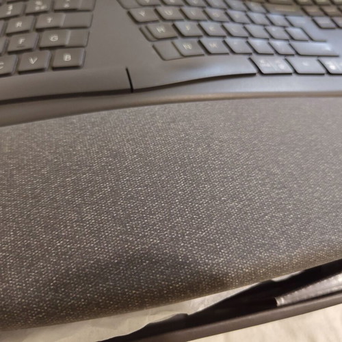 Logitech Ergo K860 Ergonomic Wireless Keyboard like new with Bluetooth and USB