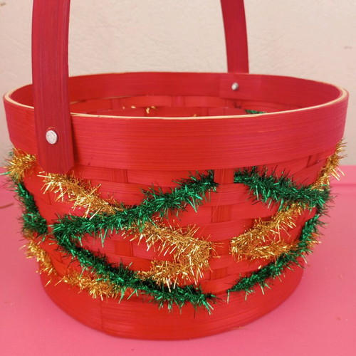 Wicker Christmas basket new with garlands