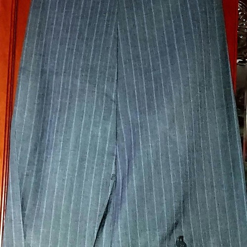 Αντρικό κουστούμι Giorgio Armani νέο, γκρι με λεπτή άσπρη ρίγα, μέγεθος 50
