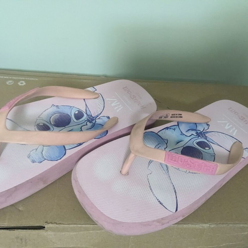 Girls' pink Stitch flip-flops, sizes 32-33