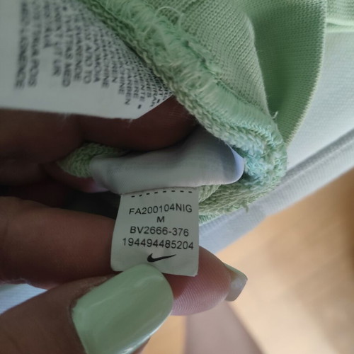 Nike sweatshirt medium size, like new, pistachio color