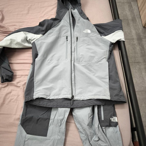 The North Face Trishul men's cargo pants and jacket set like new, size L, gray
