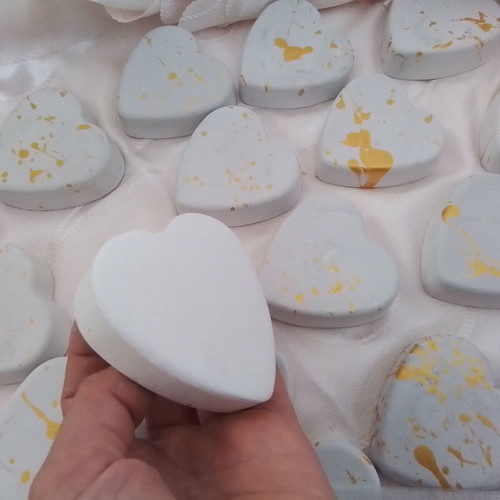 32 scented plaster hearts with gold splatter design