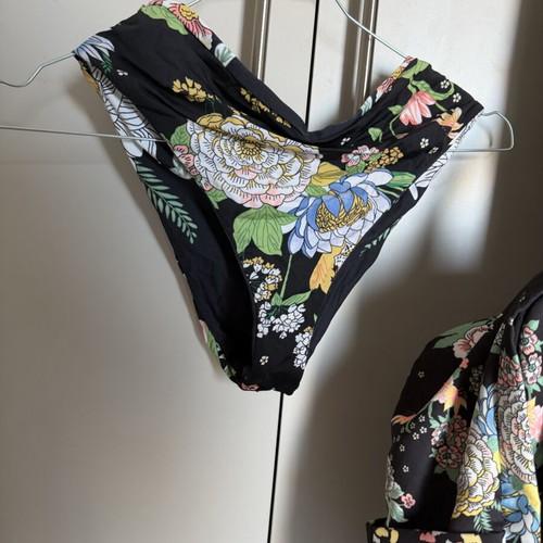 Maaji Reversible Bikini Set with Backpack size M like new