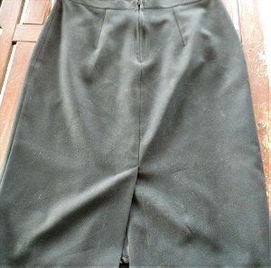 Φούστα μαύρη με κόψιμο size 52