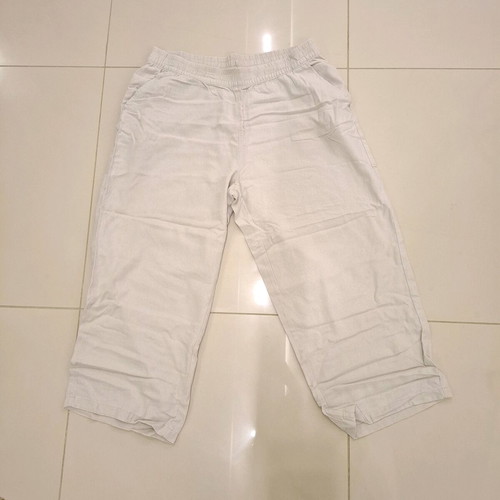 Women's Capri pants Seasons L like new, nude beige