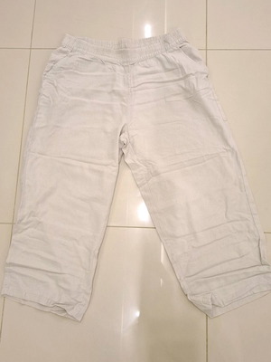 Women's Capri pants Seasons L like new, nude beige