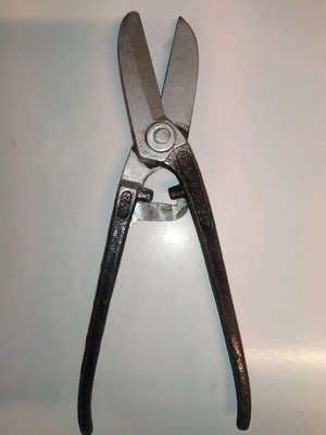 Metal cutter used