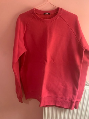 Vagrancy sweatshirt size large like new, fuchsia