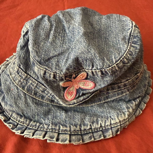 Children's hat like new