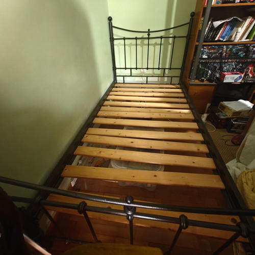 Iron bed solid frame 210x110 like new