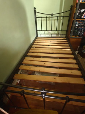 Iron bed solid frame 210x110 like new
