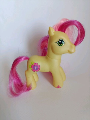 My Little Pony G3 Royal Bouquet Flower Hasbro 2007 like new