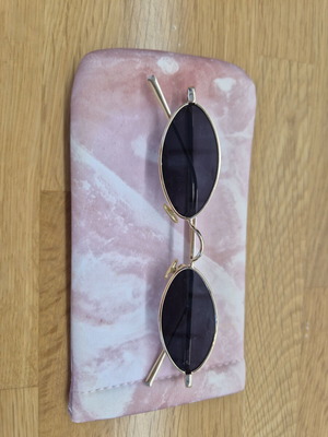 Sunglasses with metal frame like new, oval shape, gold and black