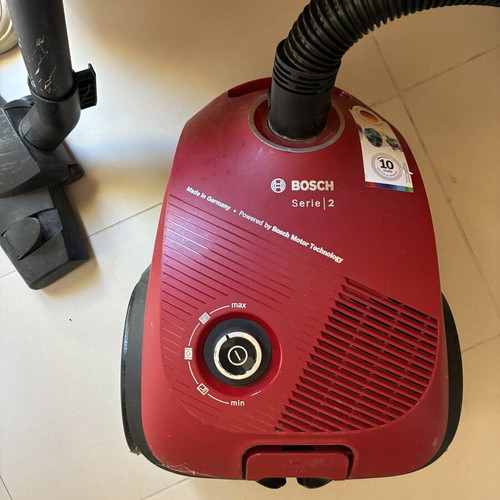 Bosch Series 2 Vacuum Cleaner like new, red, 600W, 3.5L bag