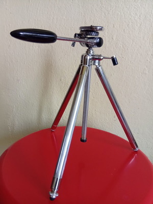 Nickel-plated tripod 73 cm with original case like new