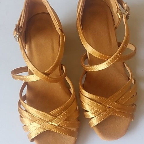 Latin dance shoes for girl size 27 gold color suede and satin like new