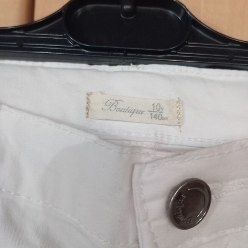 Boys' Bermuda shorts like new, size 10, white