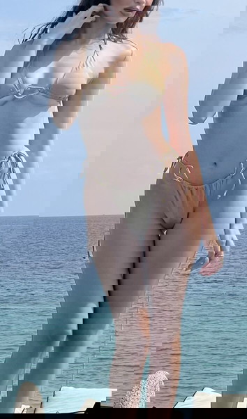 Μπεζ μπικίνι