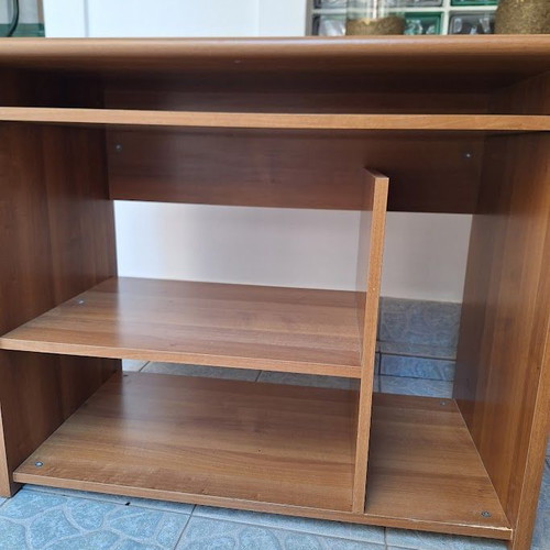 Small wooden computer desk like new, compact with shelves