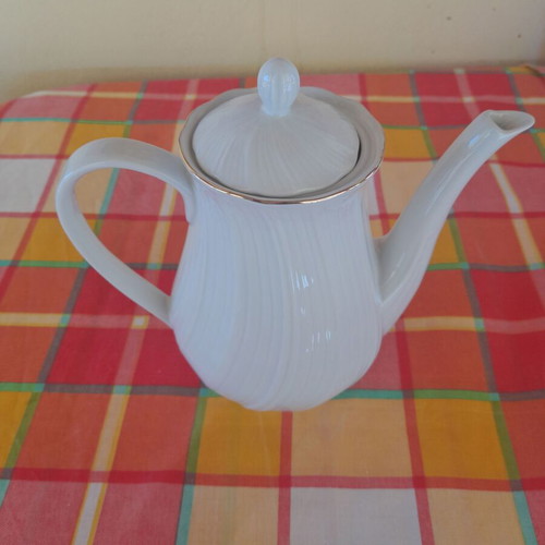 Porcelain tea set 9 pieces used, classic elegant design