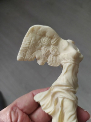 Γλυπτό αλάβαστρο η Νίκη της Σαμοθράκης καινούργιο στο κουτί της