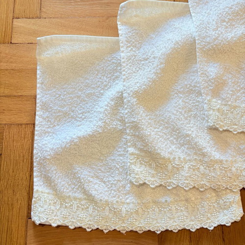Hand Towels used, set of 4 white
