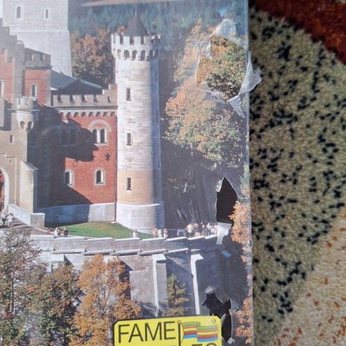 Puzzle new with 1000 pieces