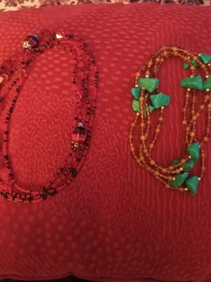 Necklaces like new, set of two turquoise and bordeaux
