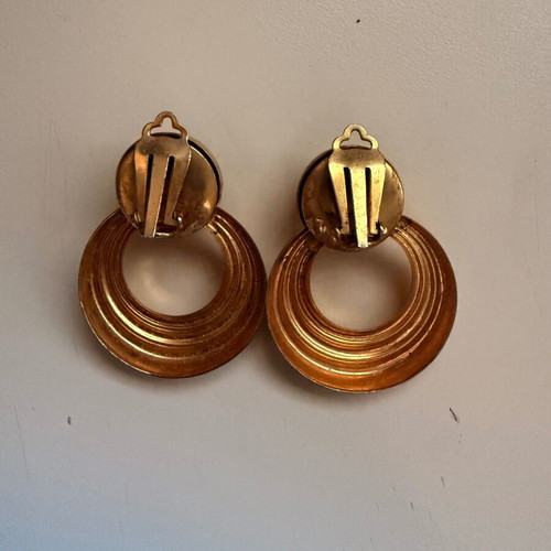 Clip-on earrings, gold and white